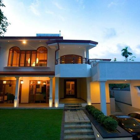 Clove Villa Канди Екстериор снимка