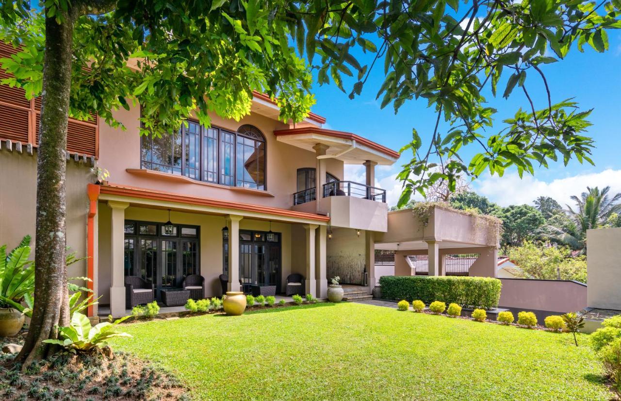Clove Villa Канди Екстериор снимка