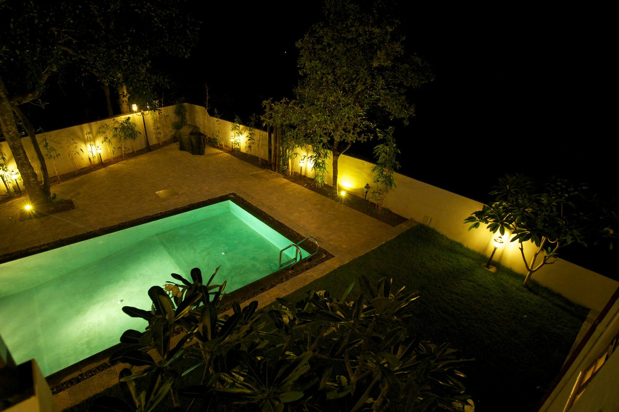 Clove Villa Канди Екстериор снимка